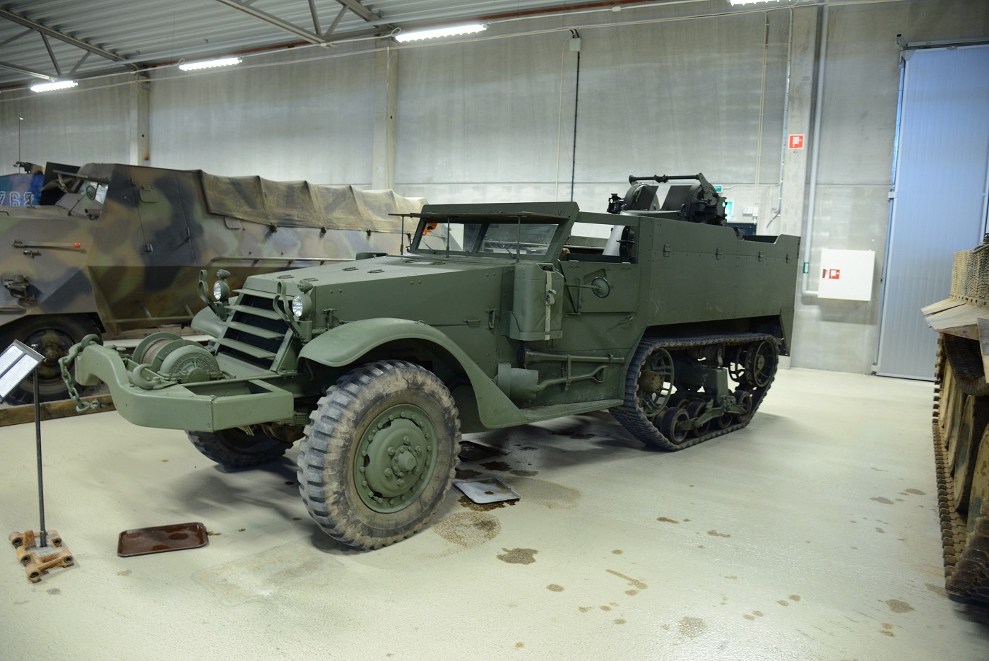 08.jpg - Halvbandvagn (Half-Track) M16